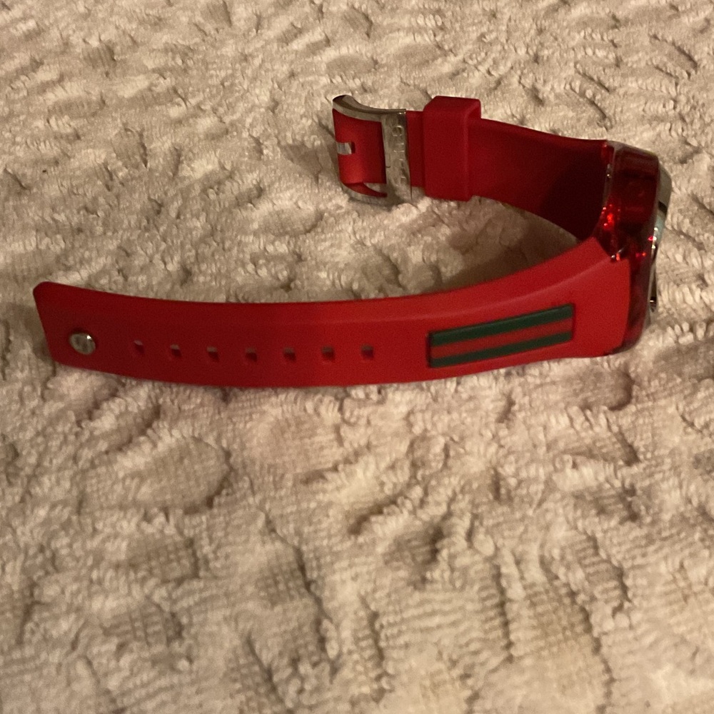 Gucci Red Dial with Gold Trim Watch - Picture 4 of 6